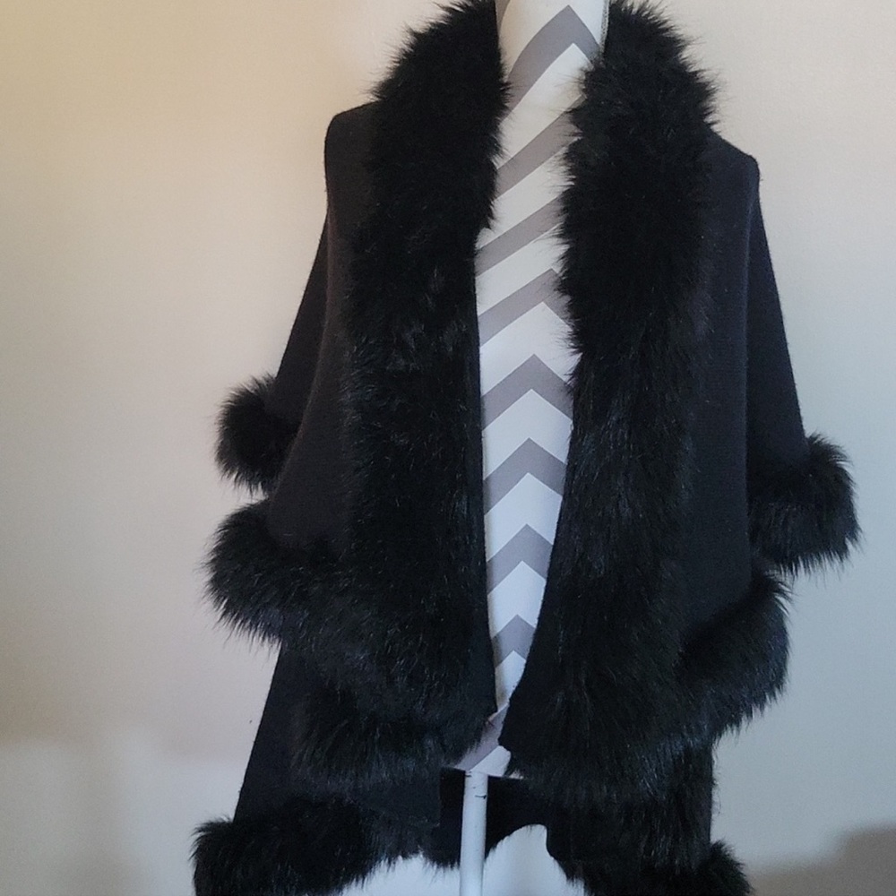 Pia Rossini | Luxe Faux Fur Trimmed Vest Cape